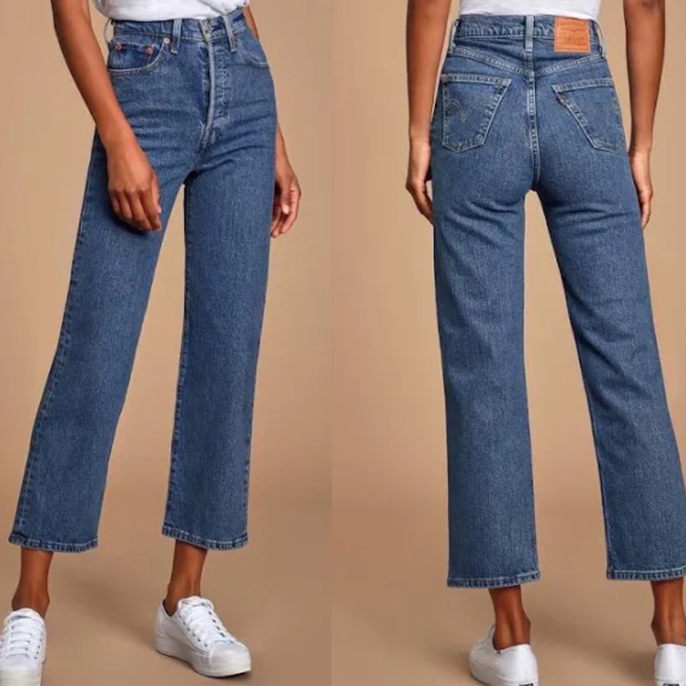 Levi’s Ribcage straight jeans. Medium wash. Size 27x27